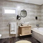 Mila Piscina E Jacuzzi