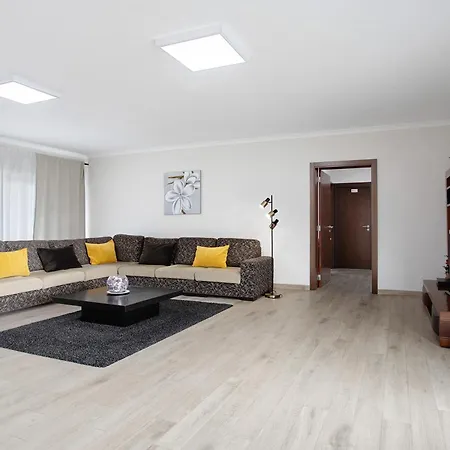 Mila Piscina E Jacuzzi Villa *