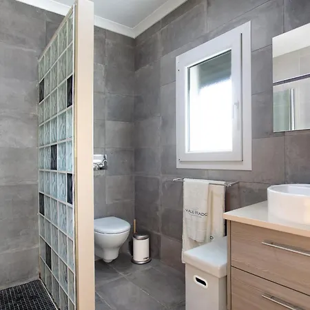 Mila Piscina E Jacuzzi Villa *