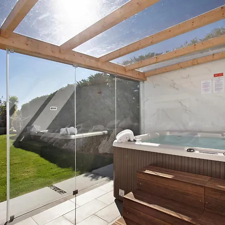 Mila Piscina E Jacuzzi Villa *